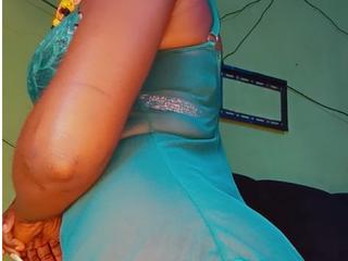 Olivialips696 live cam